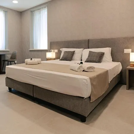 Palazzo Borgo Trento - Royal Welcome ゲストハウス *