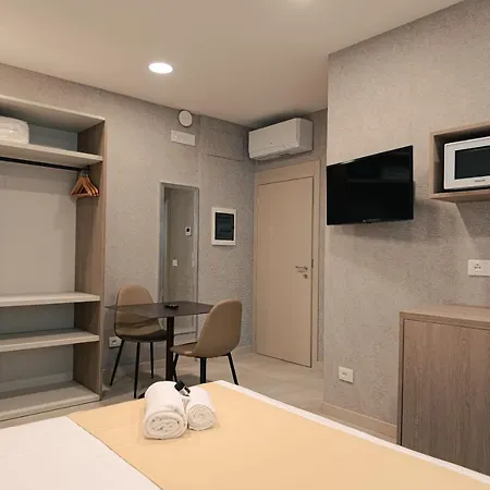 Palazzo Borgo Trento - Royal Welcome Pensión