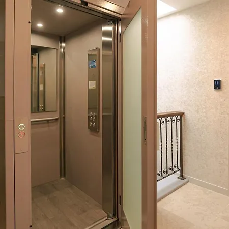 Palazzo Borgo Trento - Royal Welcome Pensión