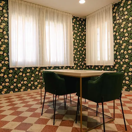 Palazzo Borgo Trento - Royal Welcome 게스트하우스