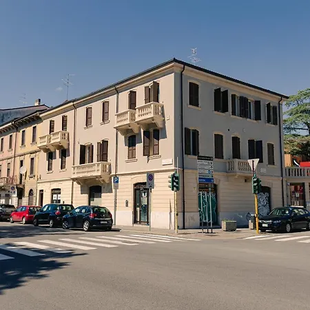 Palazzo Borgo Trento - Royal Welcome Pensión