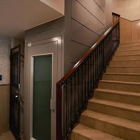 Palazzo Borgo Trento - Royal Welcome Pensión